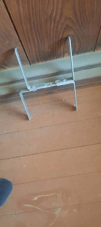 Ferramenta: Blumenkisten Halterung – Usato da Kirchlindach venduto da Tf86
