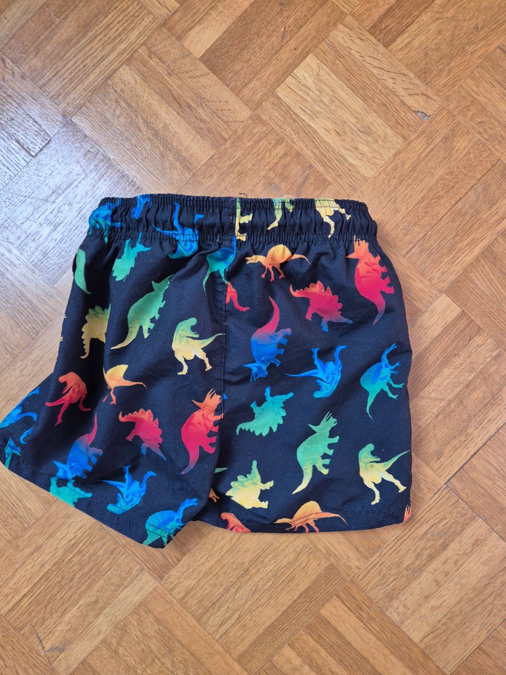 C&A Costumi da bagno: Badehose mit Dino-Muster schwarz Grösse 110/116 – Nuovo (secondo la descrizione) da Dietikon venduto da grafad 1
