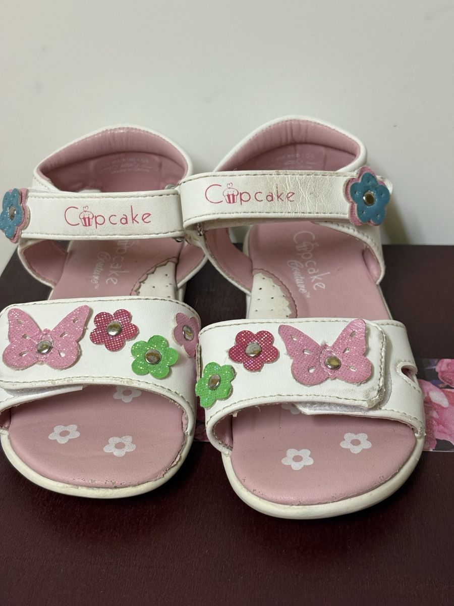 Chaussures filles: Mädchen Sandalen Cupcake – D'occasion à Wolfhausen par lala_wolfhausen 1