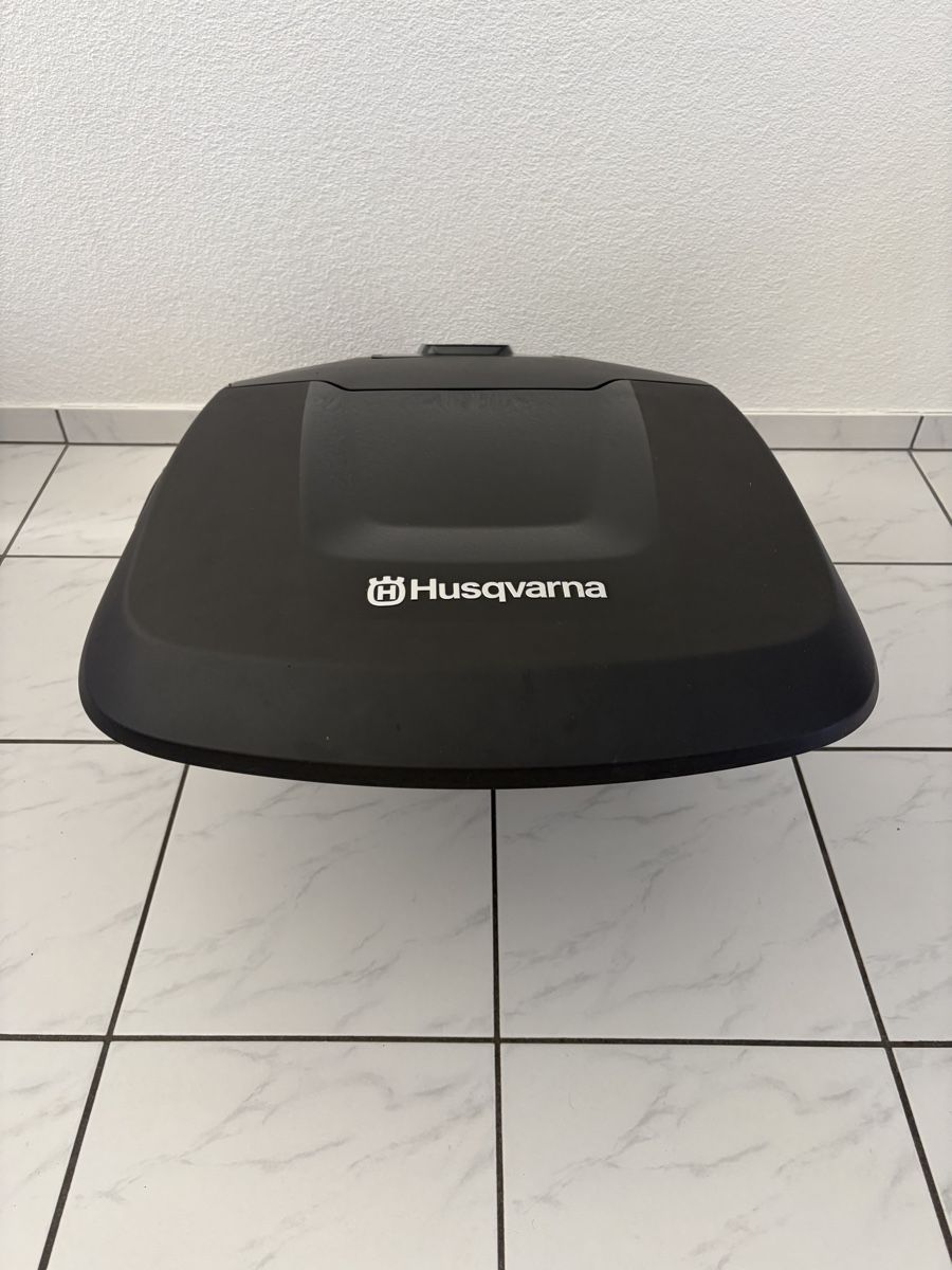 Husqvarna Tagliaerba: Husqvarna Abdeckhaube - Top Zustand – Usato da Arnegg venduto da Locher8 2