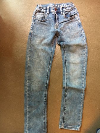 Knaben, hellblaue Jeans, Gr. 146