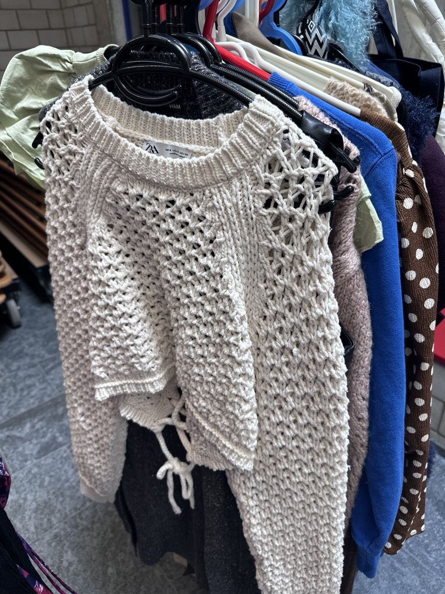 Zara Lotti di vestiti: Herbstpacket Grösse xs/s pullover jacken  – Usato da Ebikon venduto da amaxandx 2