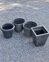 4 Pflanzentöpfe / Blumentöpfe gratis abzugeben