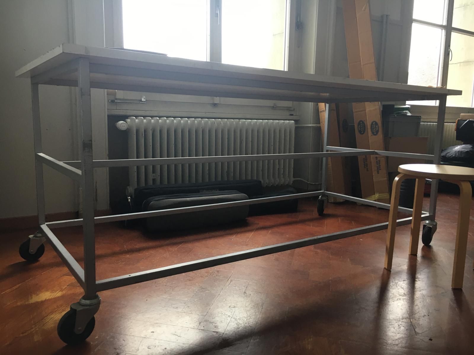 Tables: Tisch auf Rollen – D'occasion à Grossaffoltern par ste_jth8 1