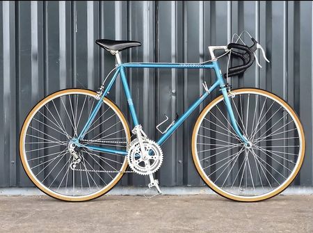Vélo de course Peugeot PBN10 80's réstauré