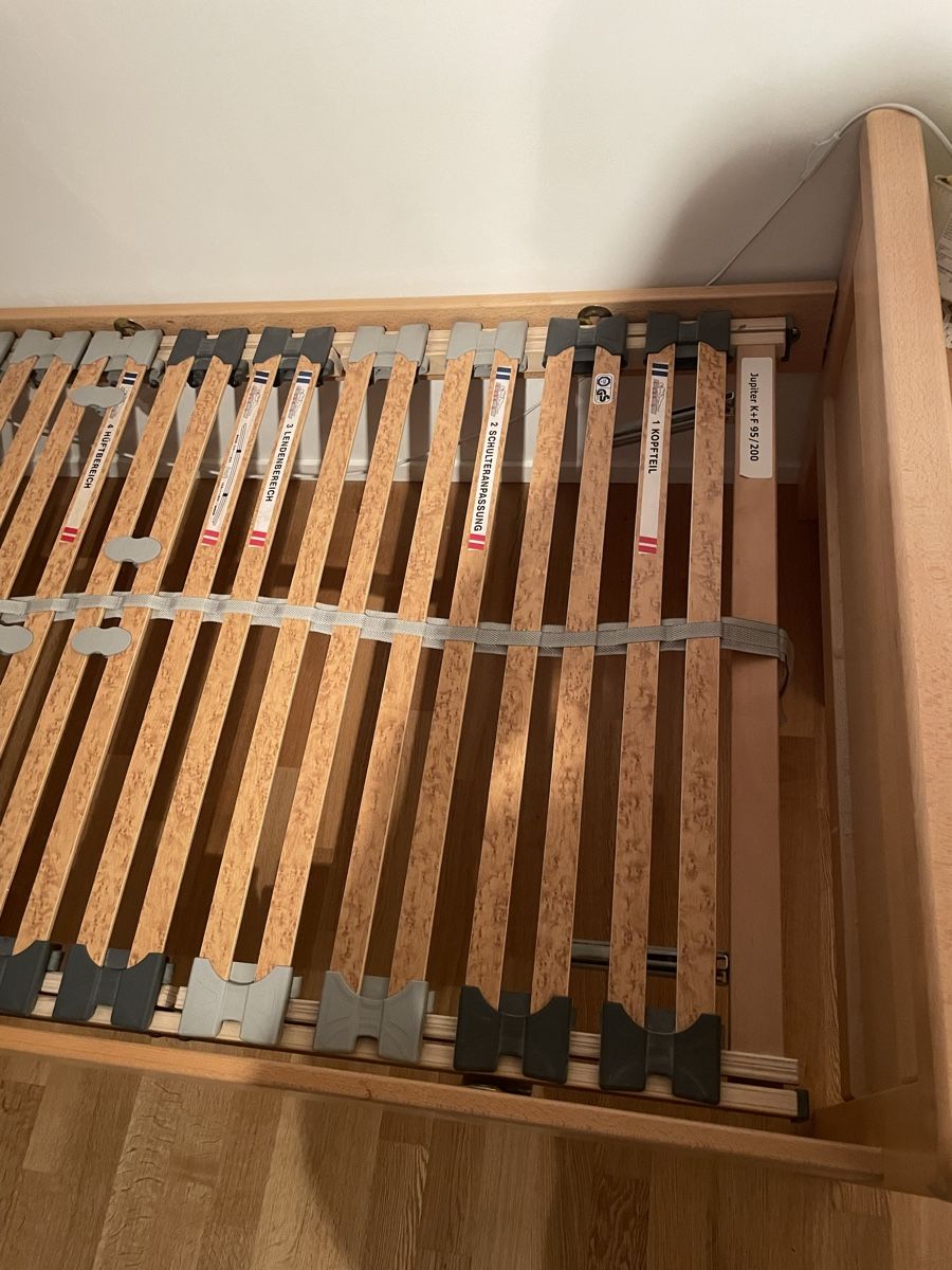Lits: Bettgestell mit Lattenrost und Matratze – D'occasion à Spreitenbach par Gloxinia 5
