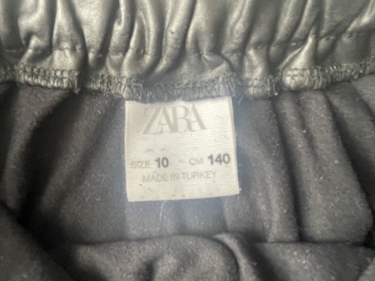 Zara Vestiti & Gonne: Schwarzer Zara Lederrock, Gr. 140 – Nuovo (secondo la descrizione) da Dübendorf venduto da Blume1235 2