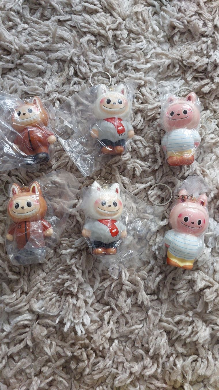 Rimorchi: Diverse niedliche Labubu Squishy Anhänger – Nuovo e nell'imballaggio originale da Hittnau venduto da Razorback_1971