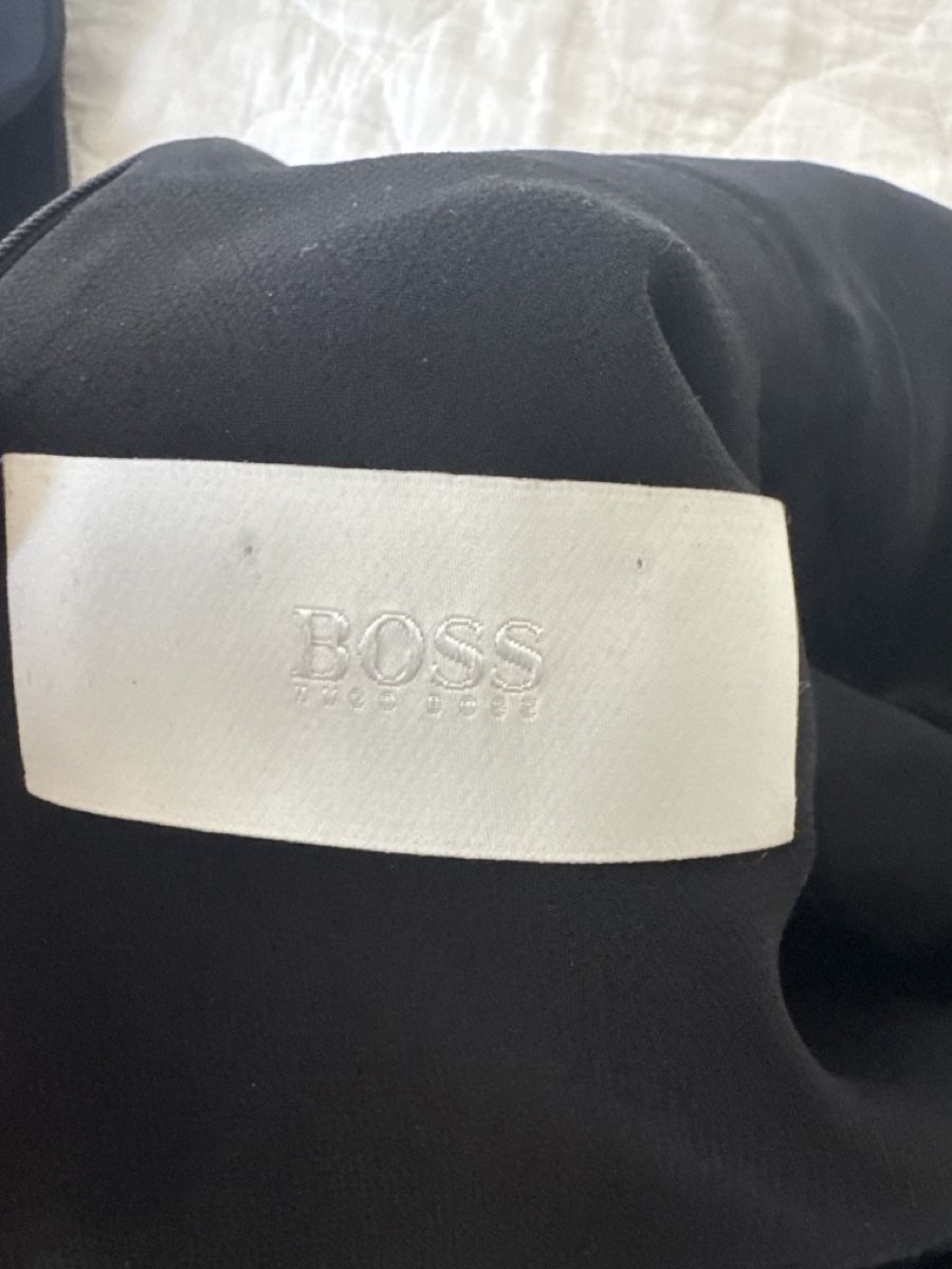 Hugo Boss Tute: Combinaison HUGO BOSS noire, taille 40 CH – Usato da Genève venduto da Cicin 2