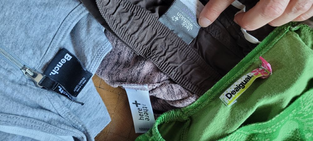 Ensembles coordonnés: Mädchen Kleiderpaket, Top Zustand, Gr. 122/128, Sommer! – D'occasion à Lenzburg par lenzhall 1