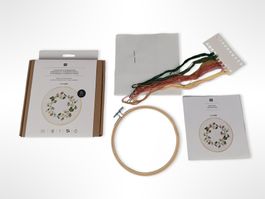 RICO DESIGN Stickpackung Erdbeerkranz