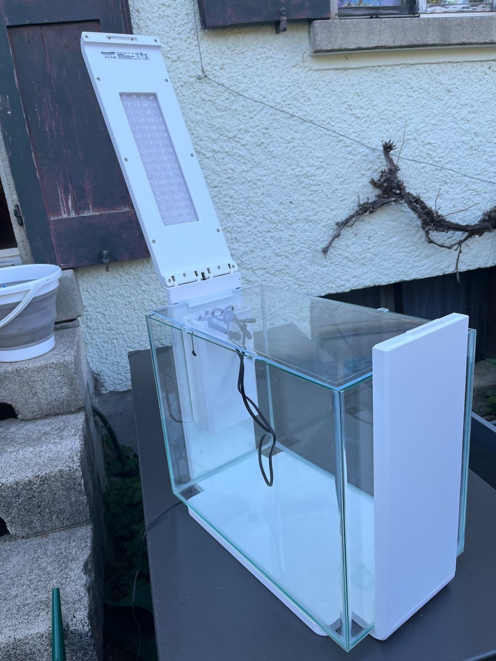 Amazonas Acquari: Amazonas LED Aquarium E40, weiss – Usato da Bäretswil venduto da jera77 2