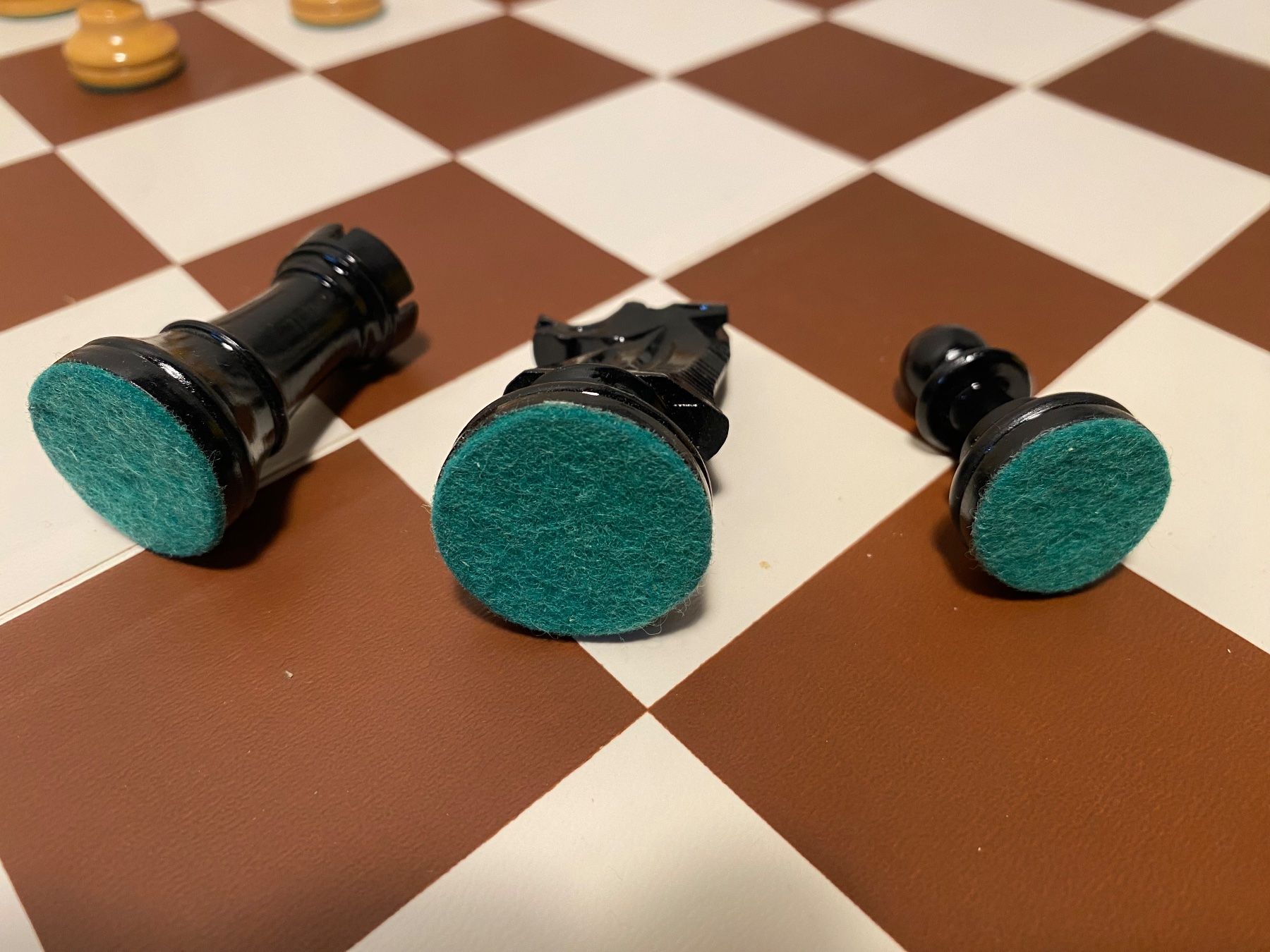 Giochi: Jeux d'echec en bois – Usato da St-Prex venduto da Okoala 3