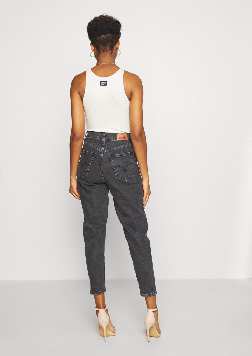 Levi's Jeans: Schwarze Levi's Mom Jeans, Grösse 29/29 – Nuovo (secondo la descrizione) da Zürich venduto da romcam 2