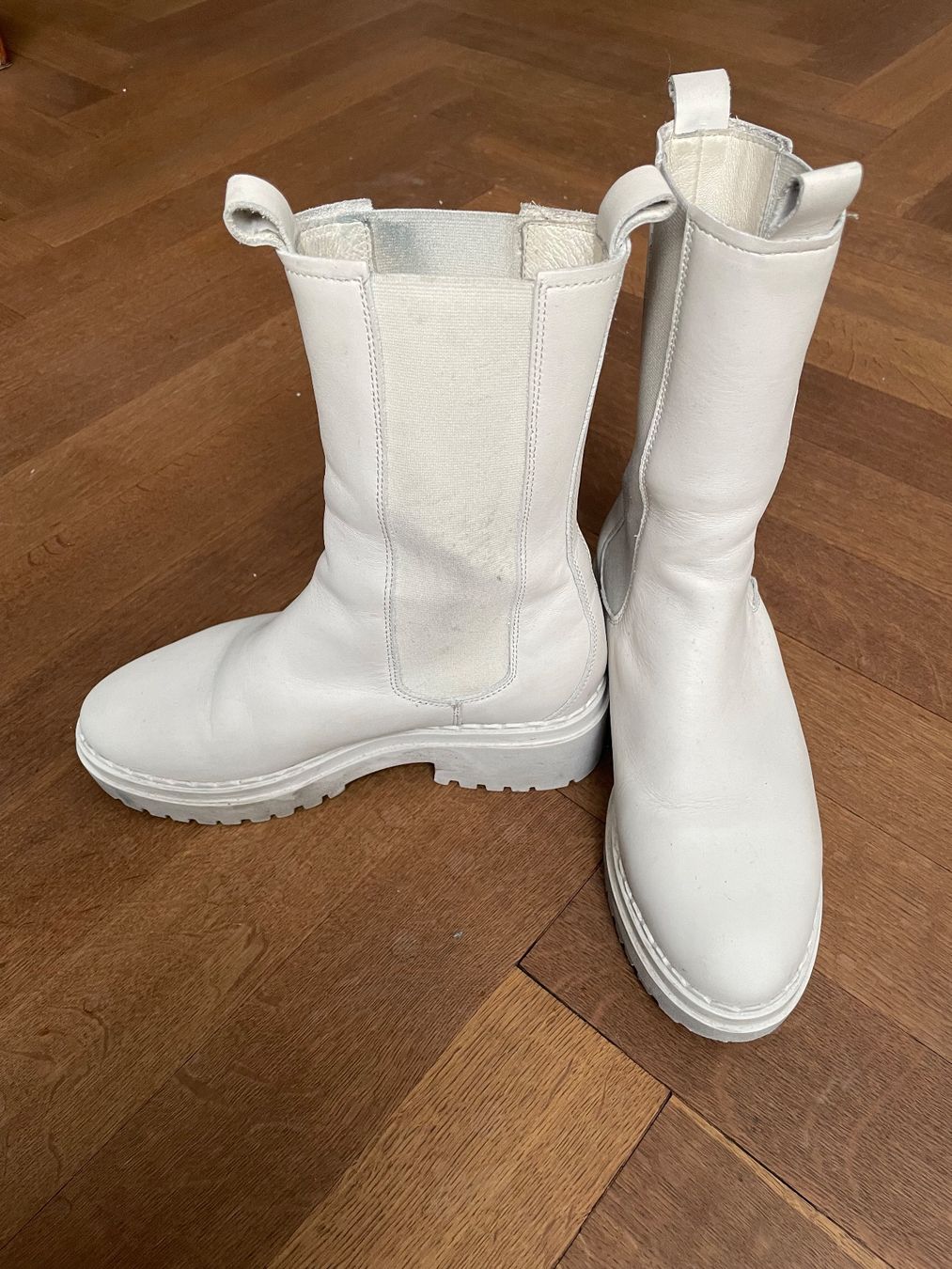 Scarpe da donna: NUBIKK Chelsea Boots Creme Gr. 37 – Usato da Basel venduto da Roasty 1