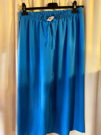 %KURZE HOSE,HELLBLAU DAMEN%