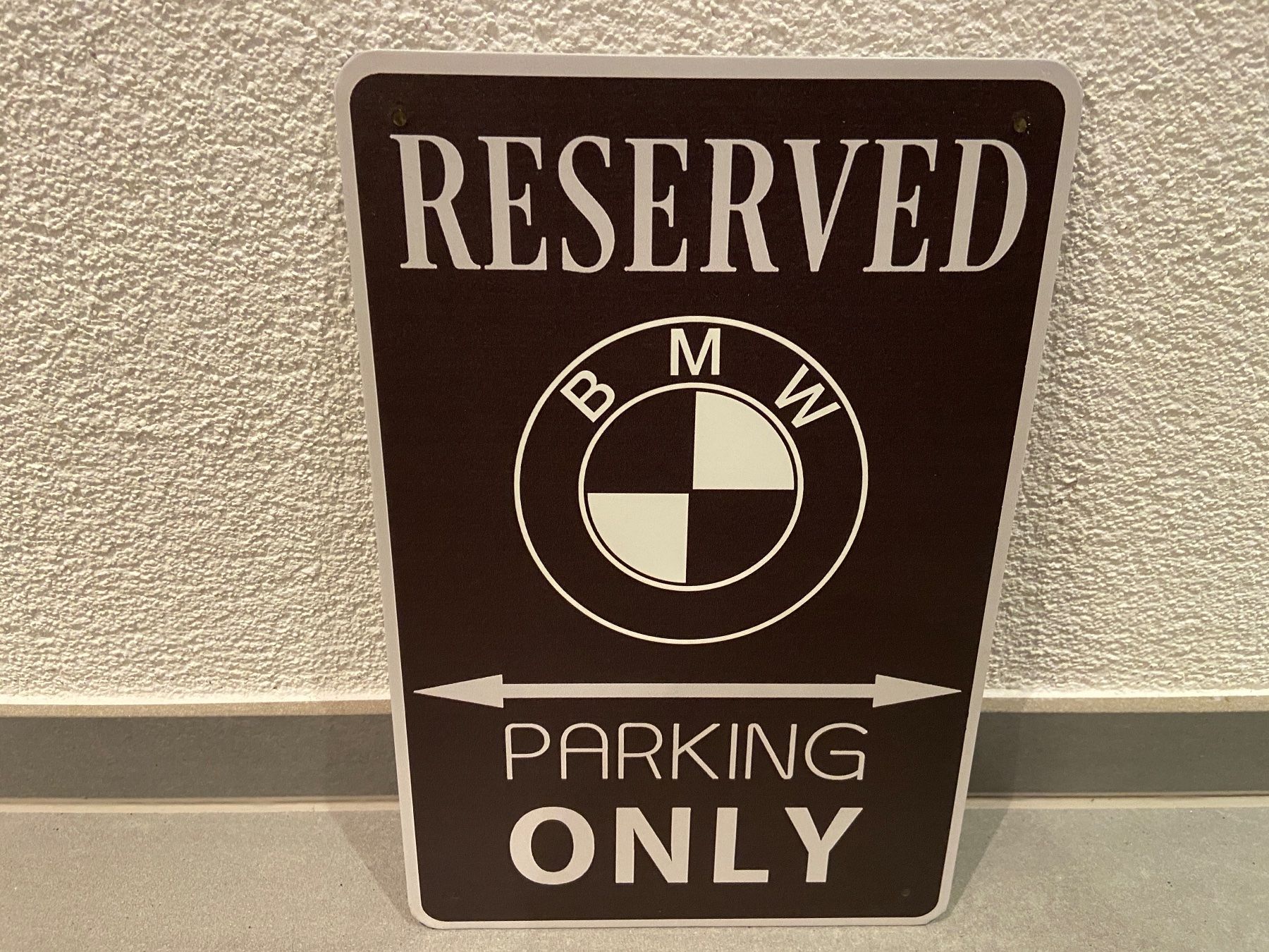 BMW Insegne: BMW PARKING ONLY SCHILD   / 1 Stück / BMW – Nuovo e nell'imballaggio originale da Seon venduto da Aaargauer01 7