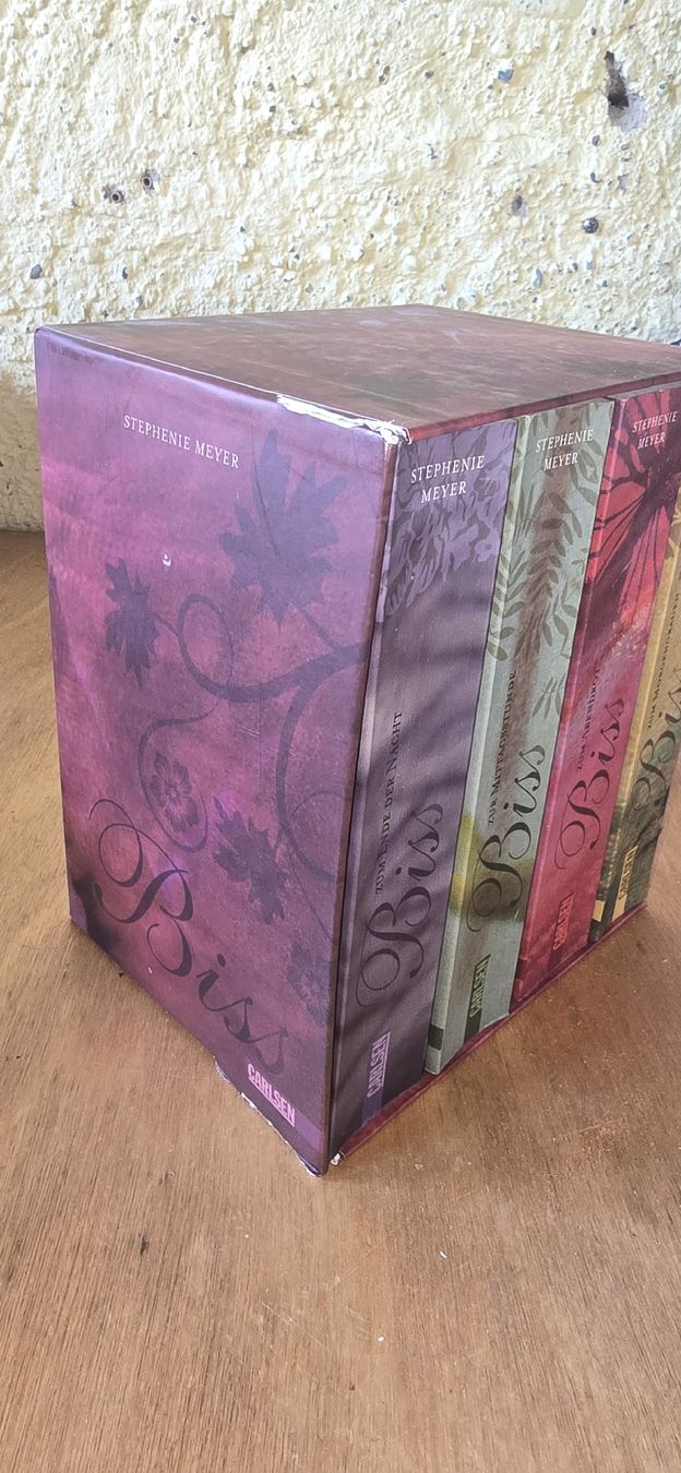 Libri: Stephanie Meyer Biss Buchbox mit 4 Teilen - Neuwertig – Usato da Mägenwil venduto da Sleidina 1
