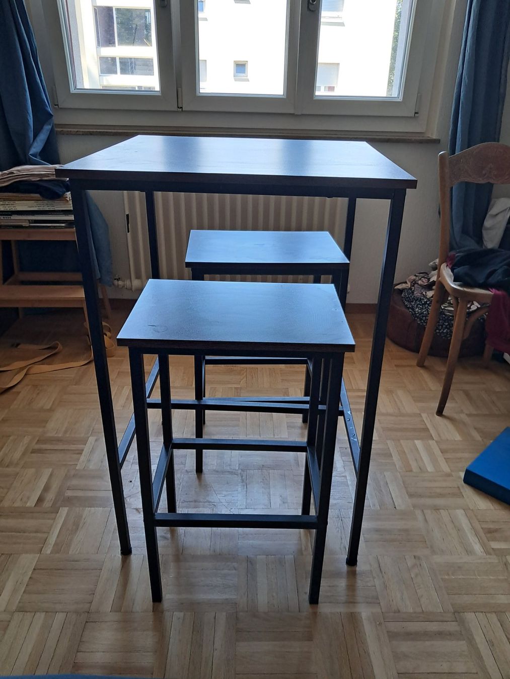 Gonser Tavoli: Table haute vintage avec tabourets – Usato da Lausanne venduto da Lilililili 1