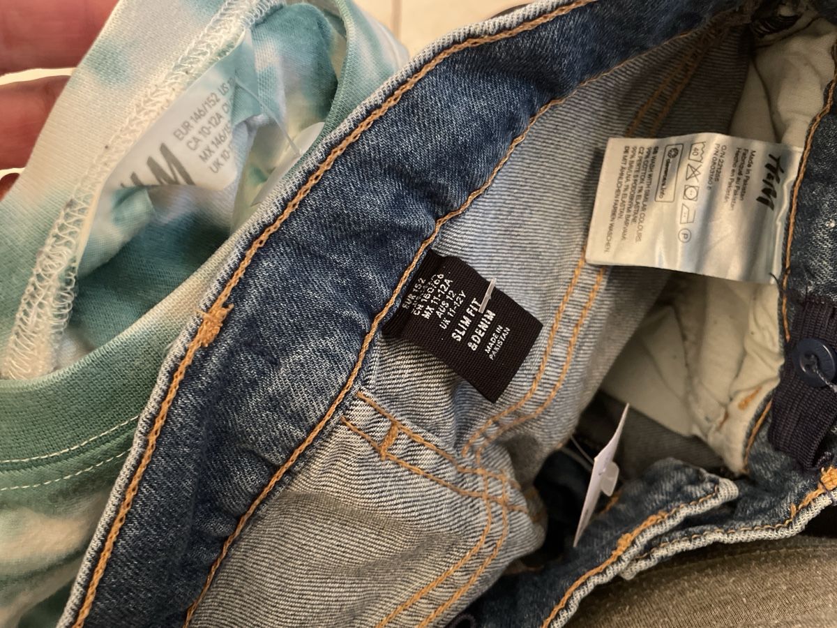 H&M Kleiderpakete & -sets: H&M Set Pullover Batik und Jeans Gr.146/152 – Gebraucht aus Obergerlafingen von cabo4 3