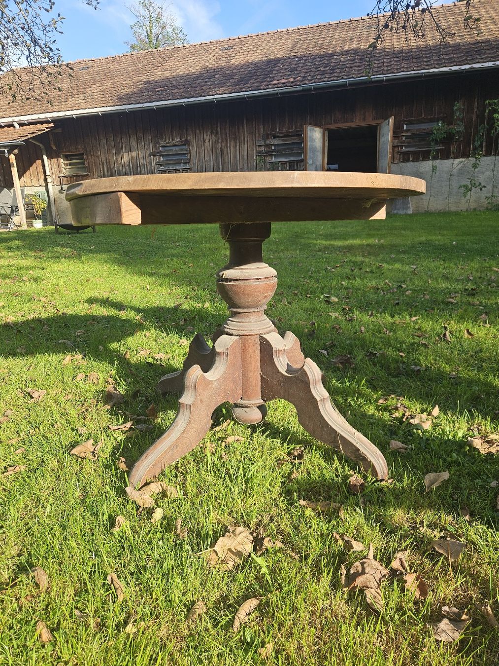 Tables: Alter Holztisch – D'occasion à Gommiswald par cyr_zw59 1