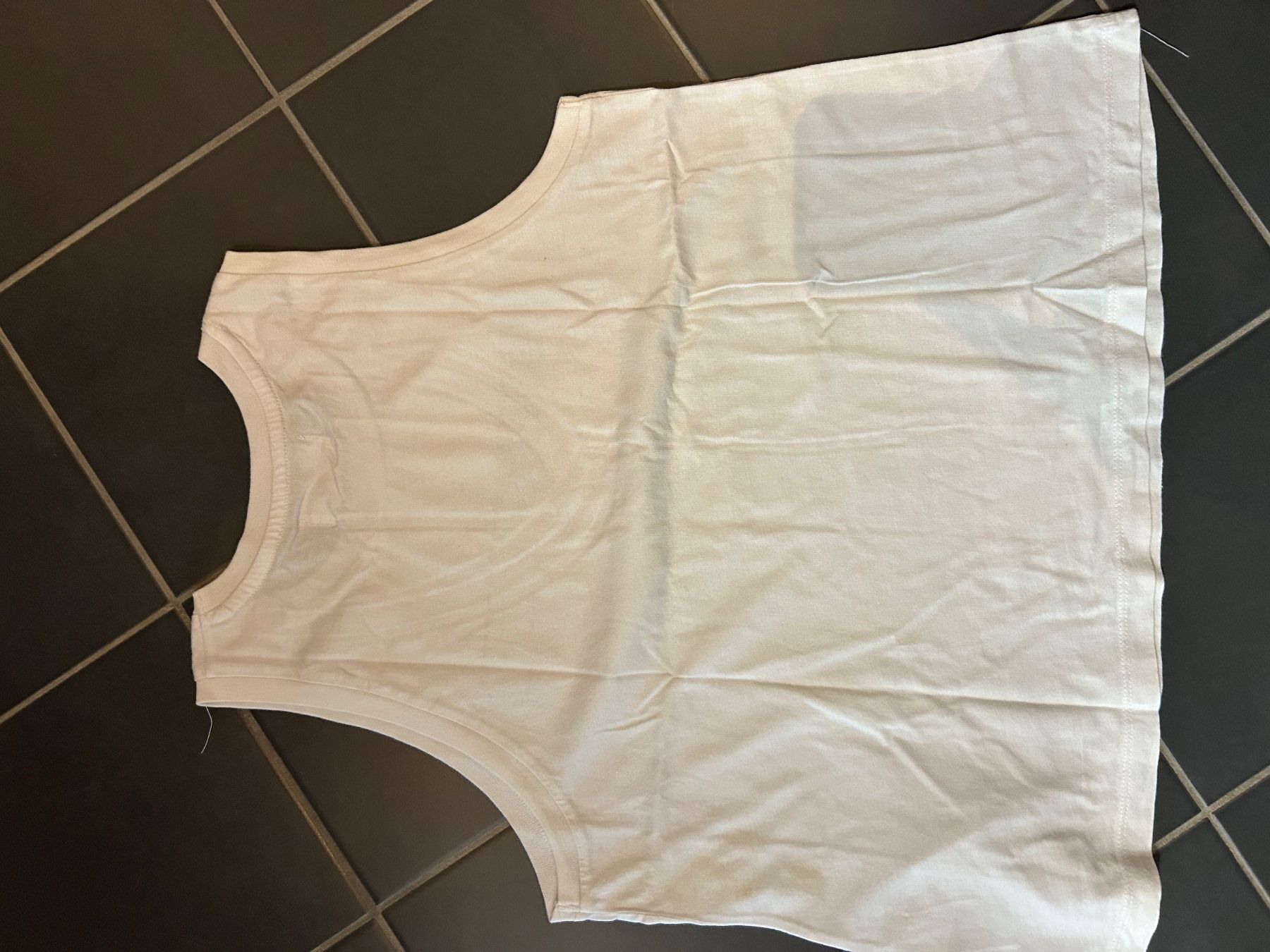 Blusen, T-Shirts & Tops: T-shirt sans manches / T. M – Gebraucht aus Daillens von guisepa 3