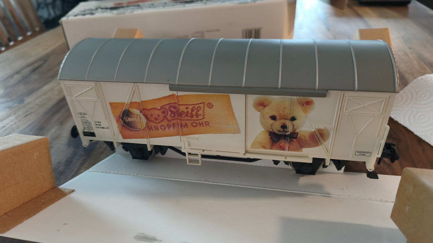 Märklin Modellini di ferrovie: Märklin 5846 Gedeckter Güterwagen Steiff – Usato da Fischbach LU venduto da Winnibaer 2