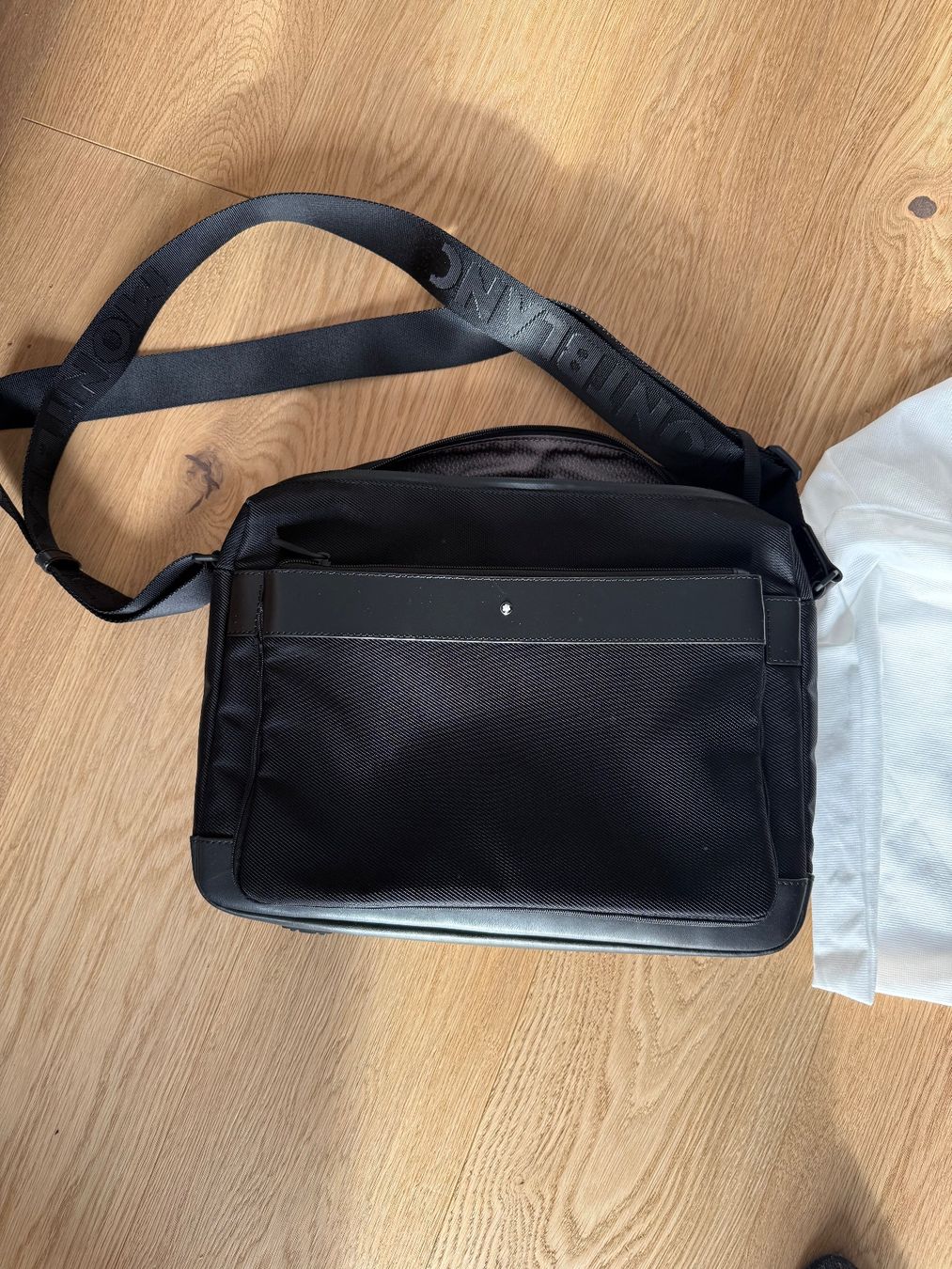 Montblanc Borse: Montblanc Nightflight Messenger Bag Neu! – Nuovo e nell'imballaggio originale da Erlinsbach venduto da homer2478