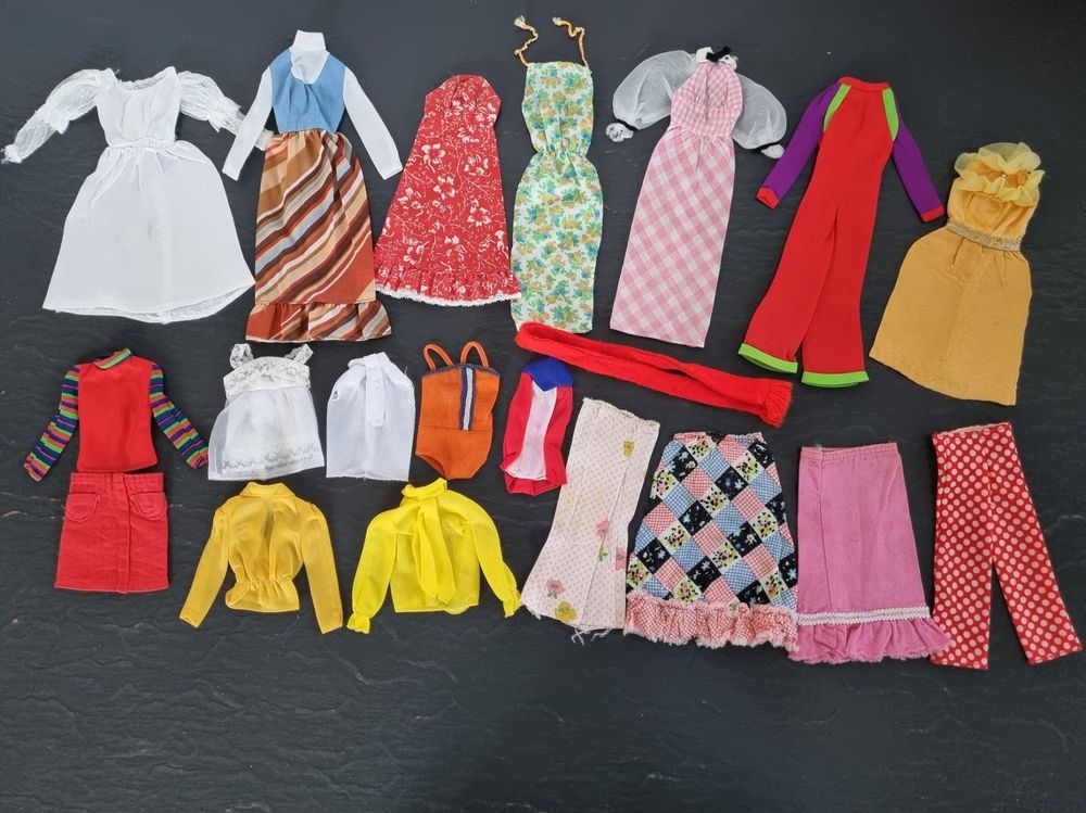 Lot vêtements Barbie années 70