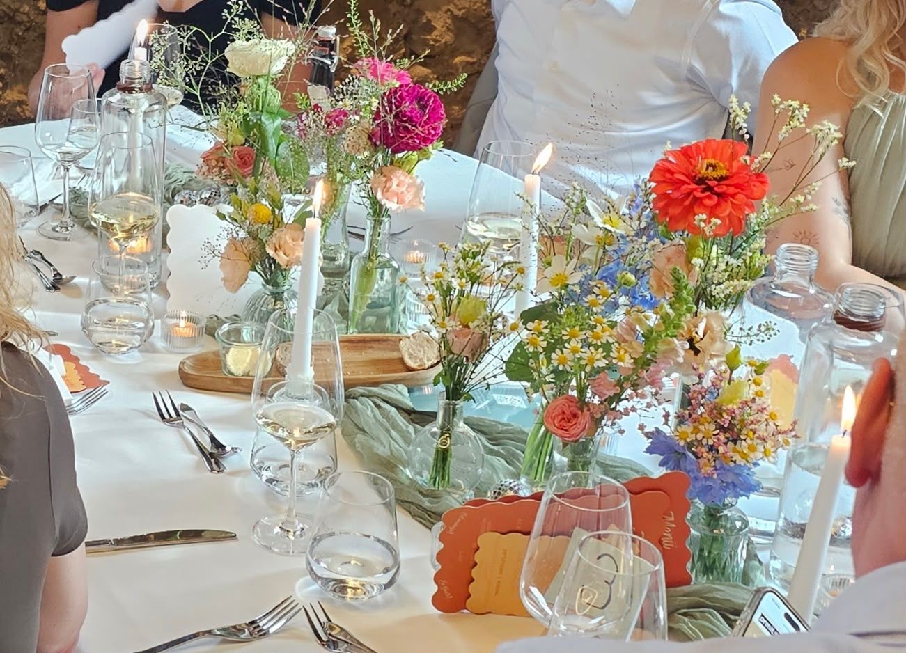 Tutte le decorazioni: ca. 60 kleine Blumen Vasen  – Usato da Scherz venduto da gui_6q7l 1