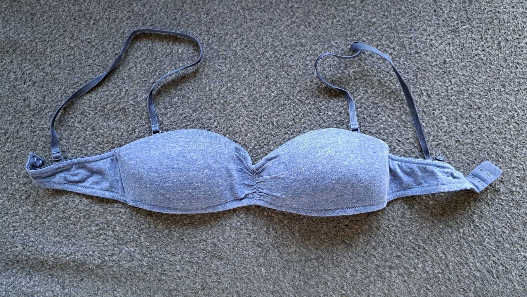 H&M Altra biancheria intima: BH, H&M Grösse 36, Träger abnehmbar – Usato da Riehen venduto da Chimpara