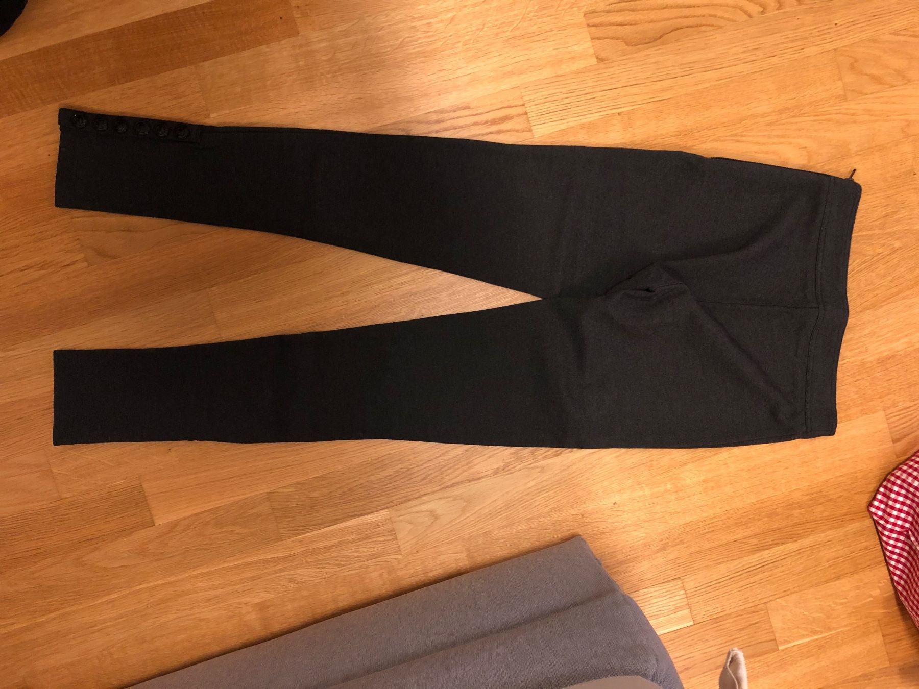 Burberry Leggings: Burberry graue Leggings – Usato da Duebendorf venduto da tom_lp2m 2