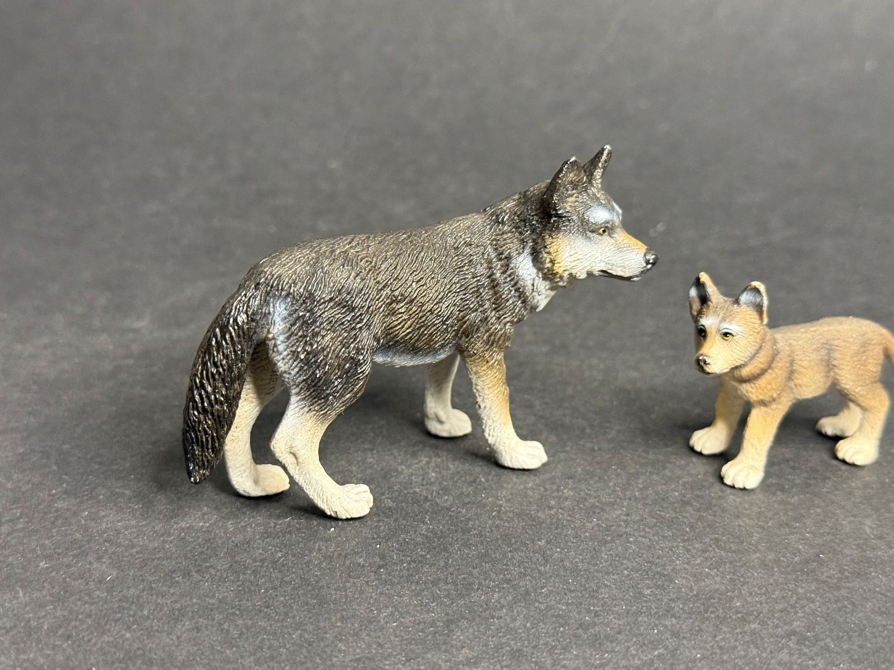 Schleich Statuette: Schleich Wolf und Welpe Tiere Wölfe – Usato da Ennetbaden venduto da mapa05 2