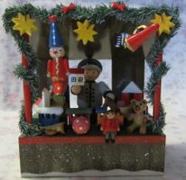 Käthe Wohlfahrt - Spielwarenstand mit Händler - Winterzeit