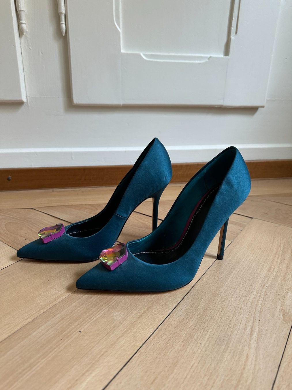 Zara Chaussures femmes: ZARA - Pumps petrolfarben 37 – D'occasion à Zürich par Diazaio