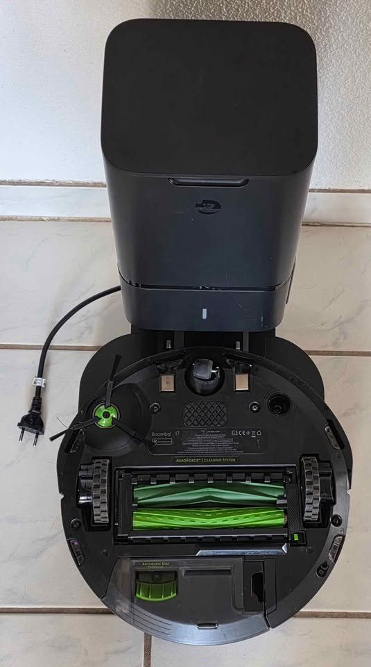 Irobot Aspirateurs & Accessoires: iRobot Roomba Roboter Staubsauger Modell i7+ mit clean Base – D'occasion à Münchwilen TG par ecudos10 2