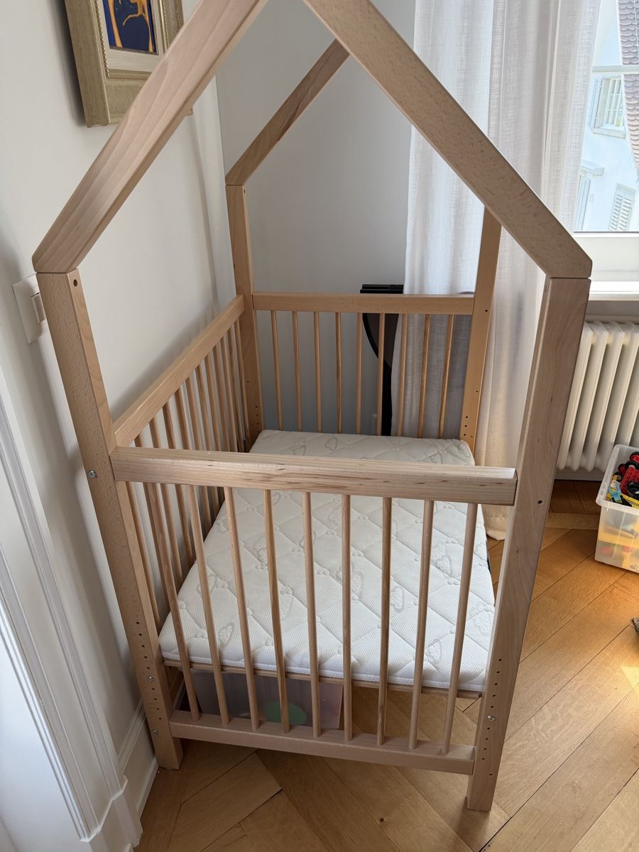 Betten: Kinderbett Hausform – Gebraucht aus Zürich von Fabuluxe 1