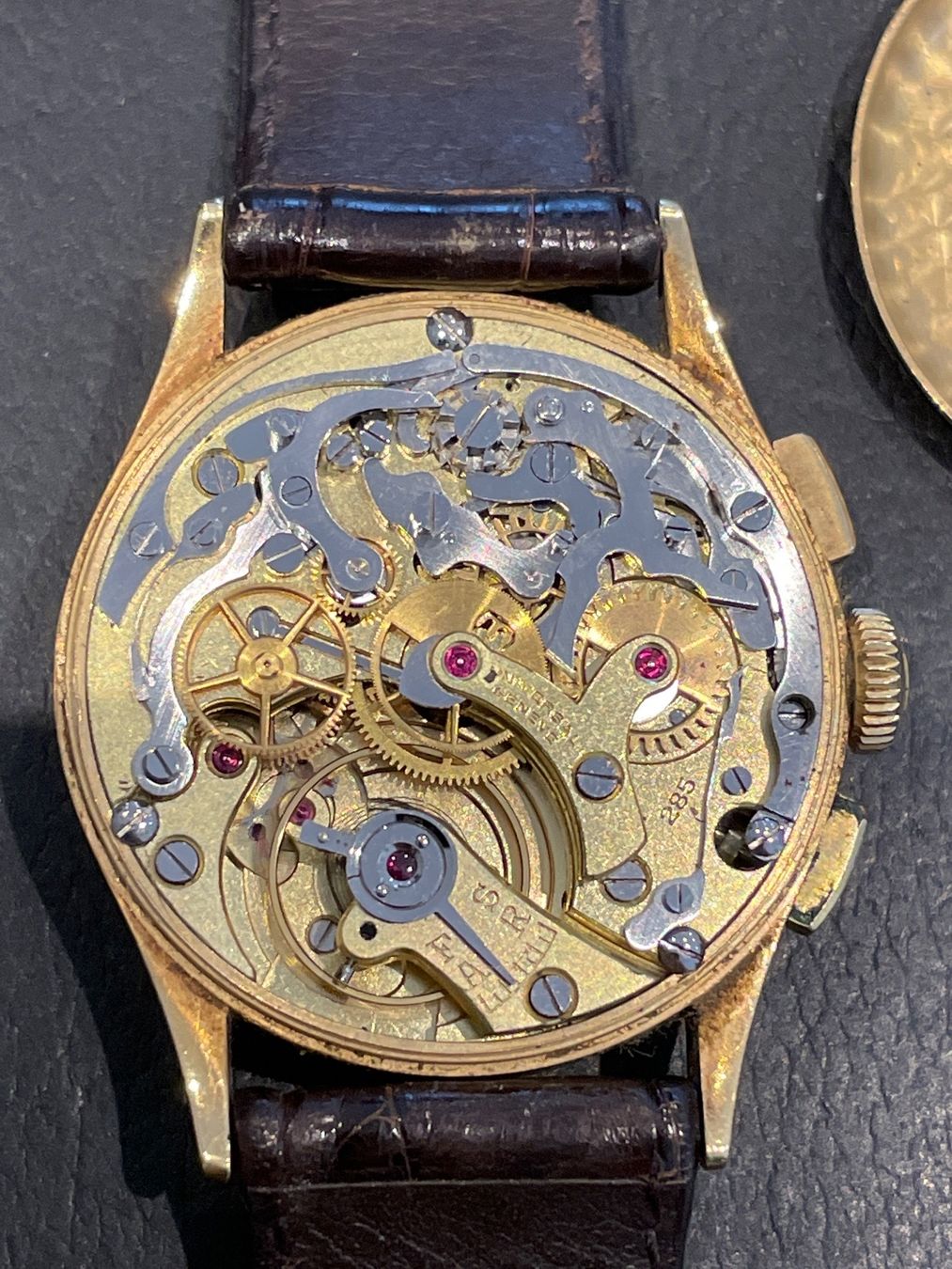 Universal Genève Markenuhren: Universal Geneve Chronograph 18K - Vintage – Gebraucht aus Chavornay von  4