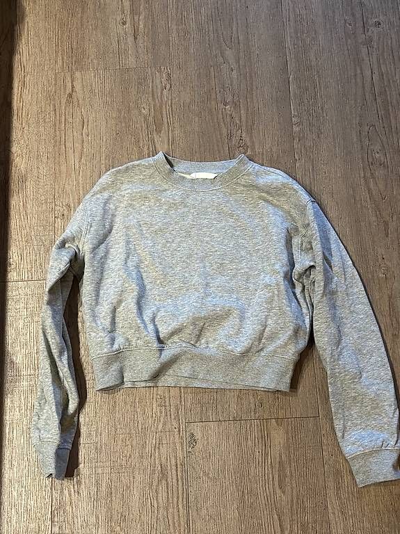 H&M Pullover & Sweatshirts: Pullover grau Grösse XS guter Zustand – Gebraucht aus Sursee von leni.leni