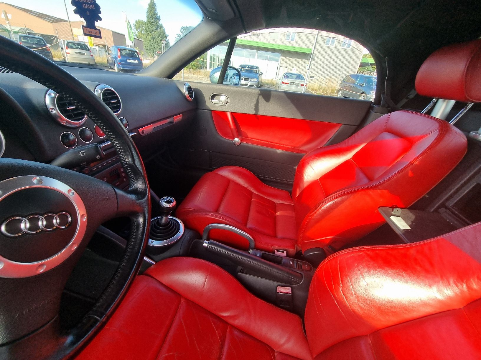 Audi Automobili: Audi TT Roadster Quattro 225ps – Usato da Rougemont venduto da 911__ 6