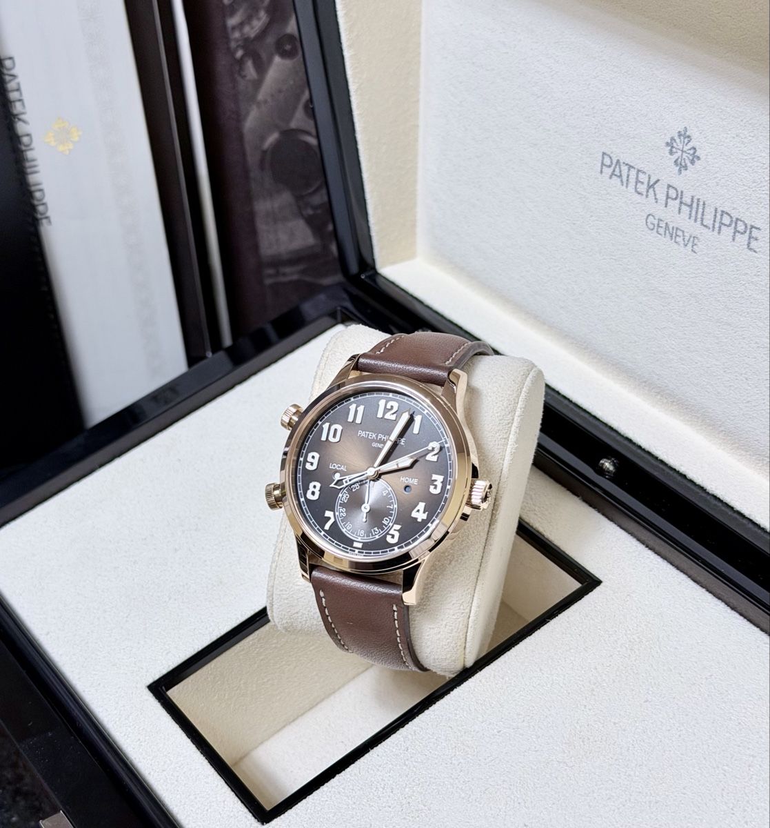 Patek Philippe Orologi: Patek Philippe 5524R-001 Fullset – Usato da Zürich venduto da WATCHROOM 1