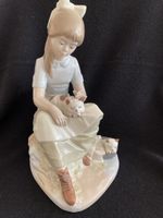 Nadal Porzellan Figur Mädchen mit Kätzchen, Top Zustand!