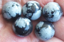 Deko Heilstein G-378 – 5 Stück Schneeflocken Obsidian 16mm