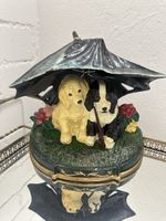 Kamin Gusseisenfigur – Hunde unter Schirm