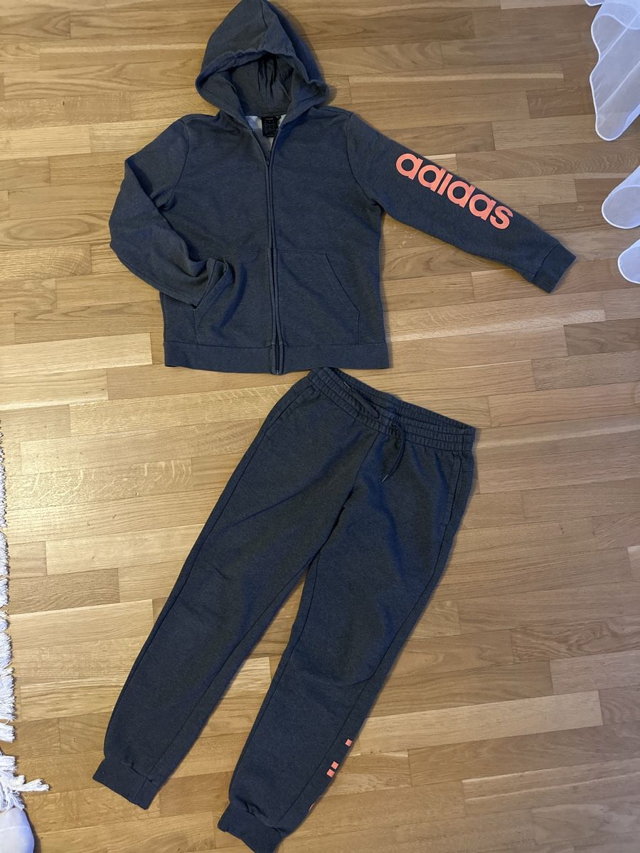 Adidas Completi & Tailleur: Adidas Trainingsanzug, Gr. M – Nuovo (secondo la descrizione) da Erlinsbach SO venduto da dikaan