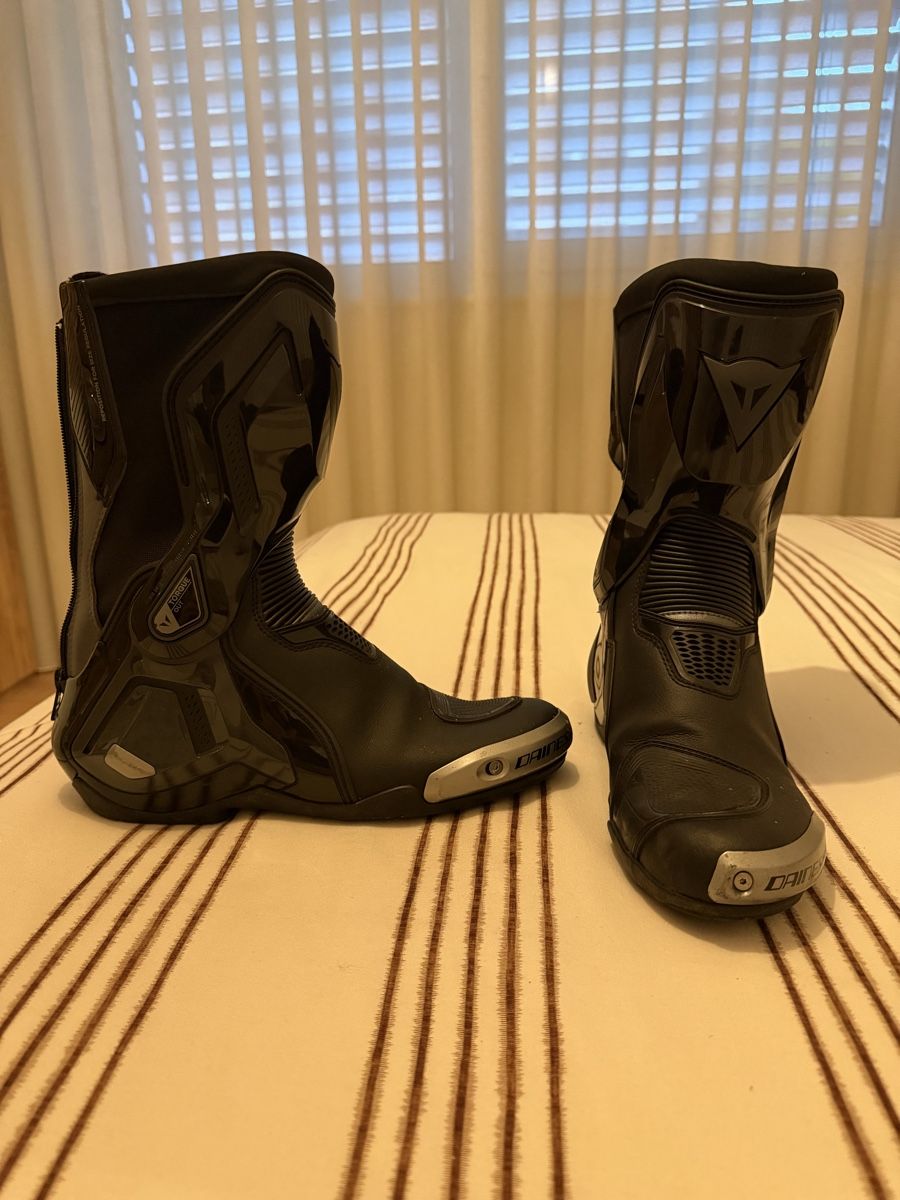 Dainese Scarpe da uomo: Bottes moto Dainese torque  – Usato da La chaux de fonds venduto da ri__5z6r