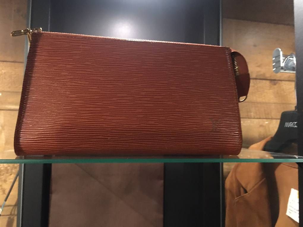 Louis Vuitton Custodie per cosmetici: Louis Vuitton Original Pochette Epi Leder – Usato da UITIKON-WALDEGG venduto da Lamabr1