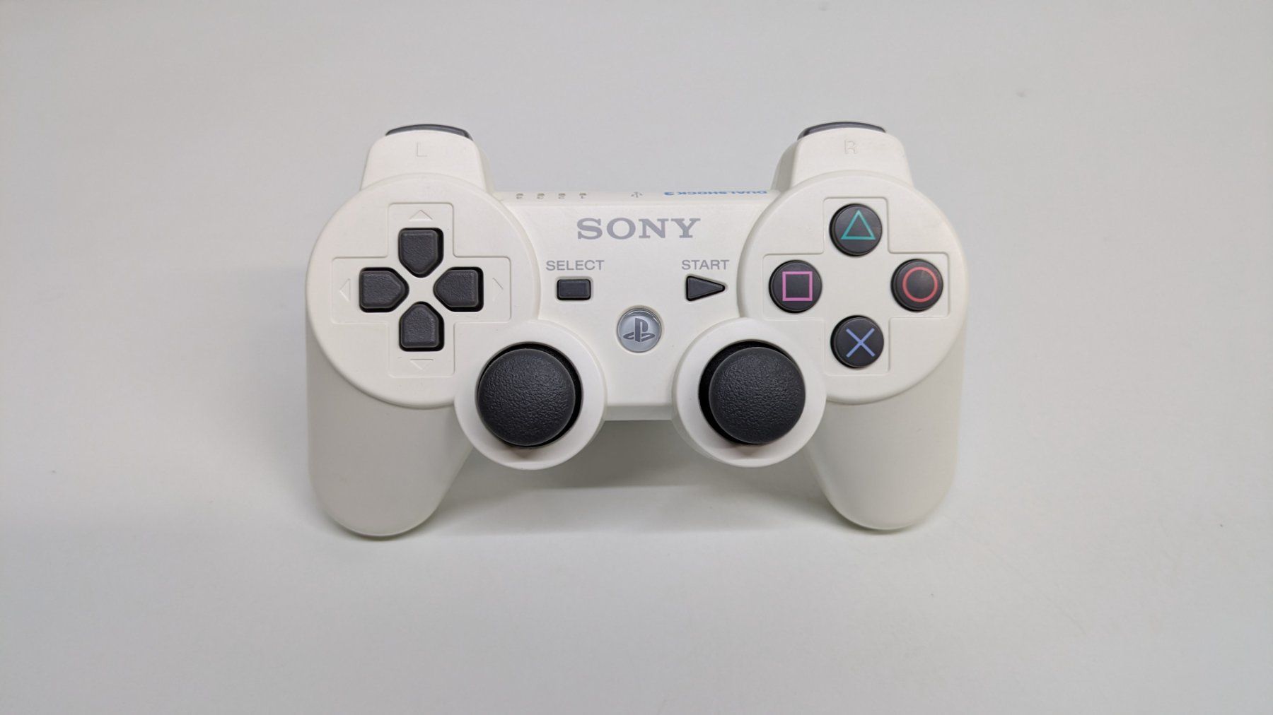 Sony Console: PlayStation 3 Slim in weiss mit 2 Controller – Usato da Menziken venduto da mame18 1