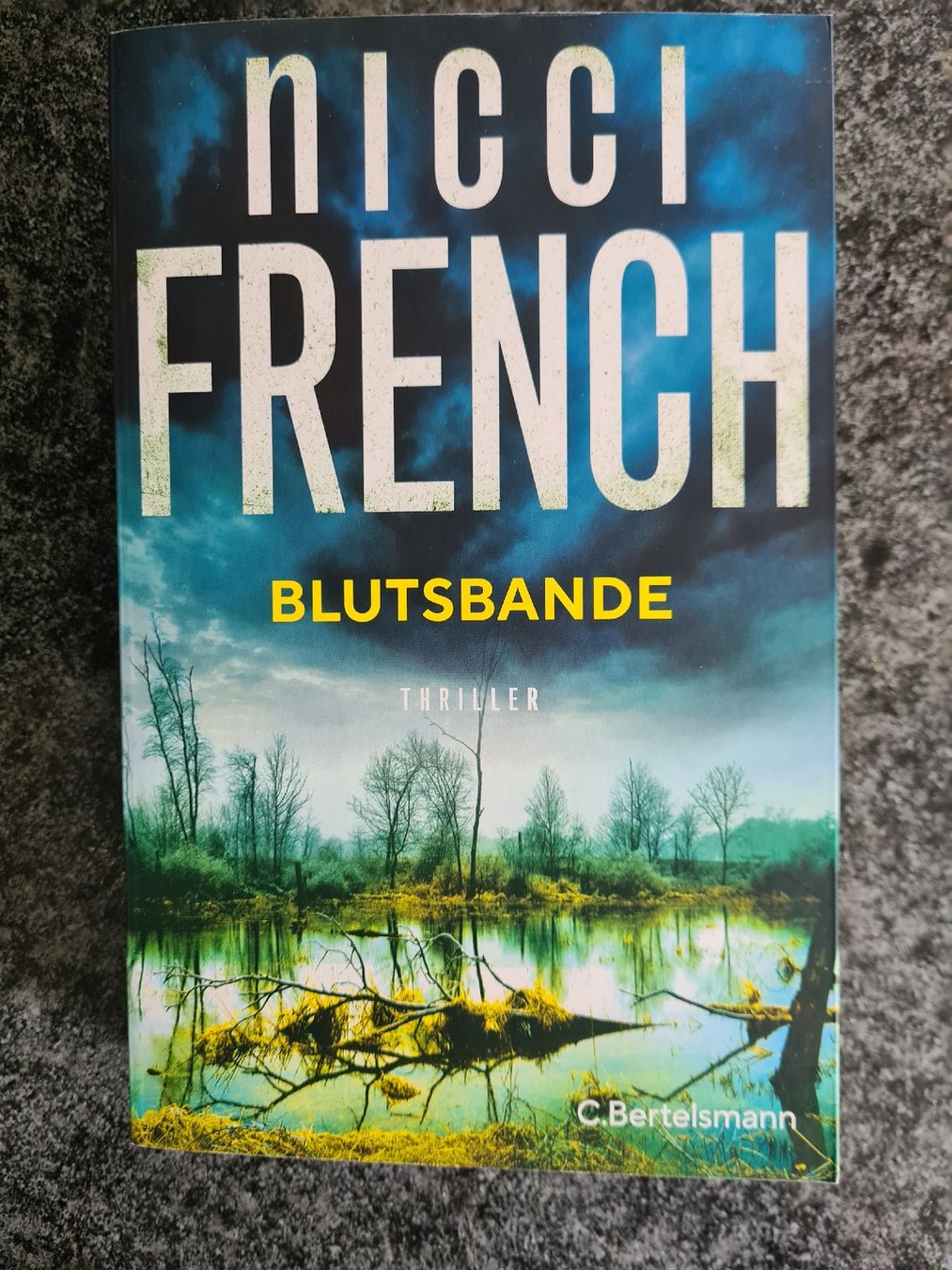 Libri: Blutsbande von Nicci French – Usato da Klosters venduto da Riva123
