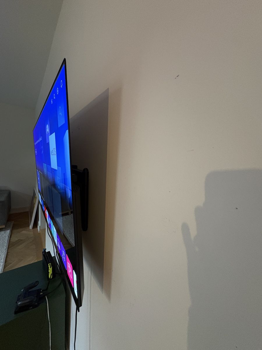 Fernseher: Écran OLED 55 pouces avec support mural – Gebraucht aus Biel/Bienne von aud_8t98 3